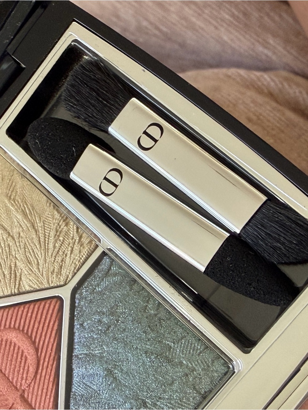Dior 5-Color Eyeshadow Palette in Coral and Green Tones - Picture 6 of 10